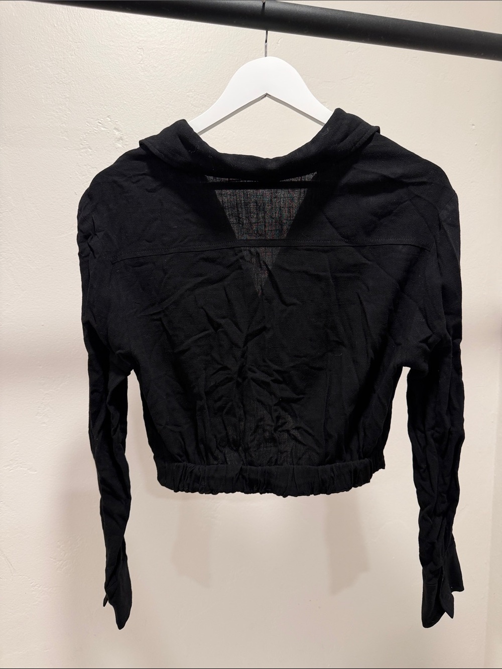 Lush Black Cropped Button-Down Shirt - Picture 3 of 3